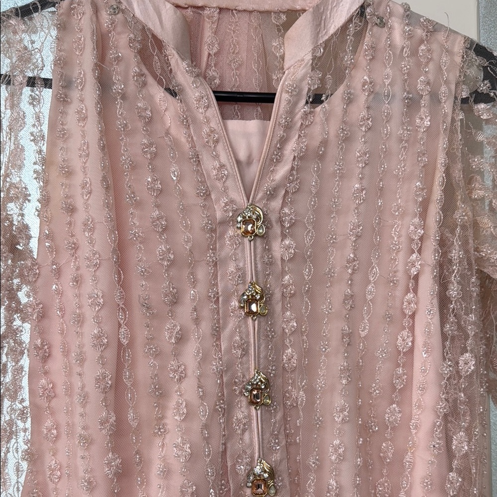 3 PCs.
Super cute, baby pink formal party dress